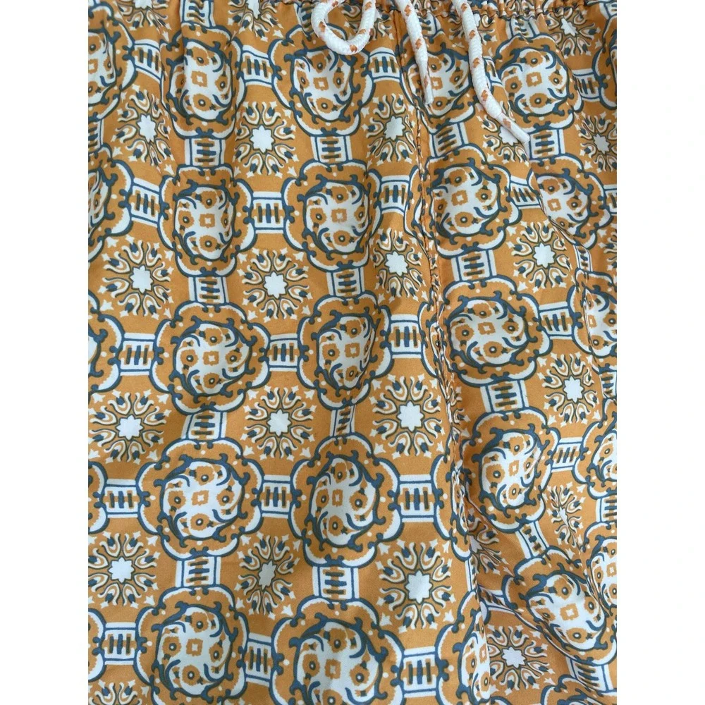 Target Gold Medallion Print Swim Trunks Mens Medium 7